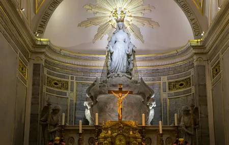 Paris Private Chapel of Our Lady Walking Tour