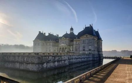 Explore Chateau de Vaux le Vicomte Private Guided Tour from Paris
