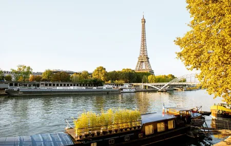 Paris : Singing Cruise with Dinner, Live Show & DJ set Party