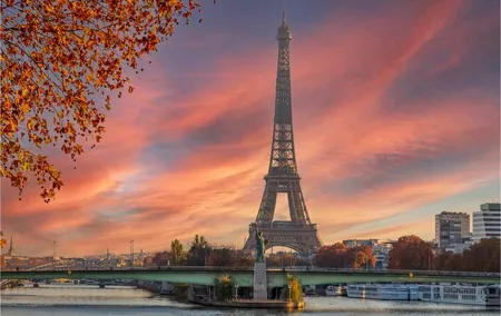 Active Private Bus Tour in Paris City
