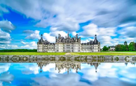 Loire Valley Full-Day Private Guided Tour with Hotel Pickup