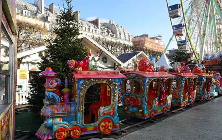 Christmas Flow Movie Locations Private Tour in Paris