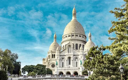 Montmartre Guided Walking Tour: Famous Artists and Cabarets