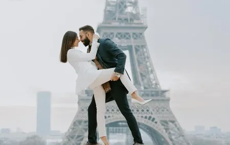 Paris Guided Day Tour with Cruise and Professional Photoshoot