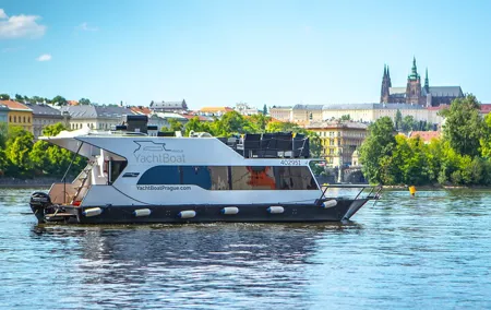 3-hours Prague Private Boat Cruise Beer or Prosecco Unlimited