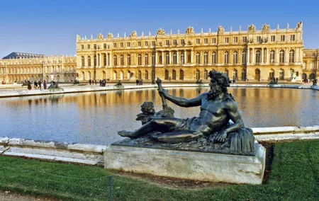 Palace of Versailles and Giverny 9-hour Tour From Paris