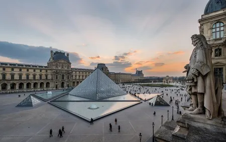 Mona Lisa and Louvre Museum Masterpieces Private Tour