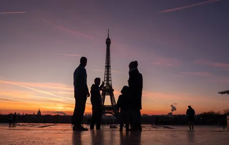 Sunrise Walking Tour & breakfast : Paris without crowd