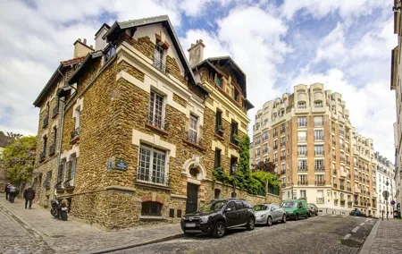 Private Half Day La Vie En Rose Movie Locations Tour in Paris