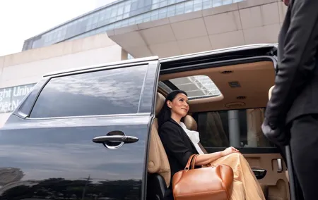Private Minivan Transfers: Comfort and Luxury in Paris