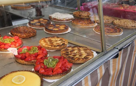 Small-Group Marché du Président Wilson Food Tour in Paris