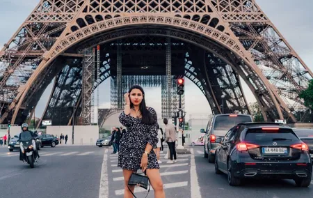 Private Professional Holiday Photoshoot in Paris