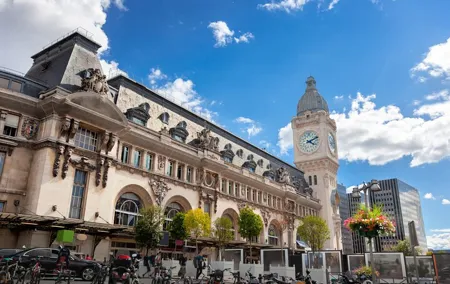 Transfer Paris Trainstation to Paris Hotel, fluent English driver