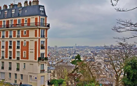 Private walking tour of Montmartre neighborhood in Paris