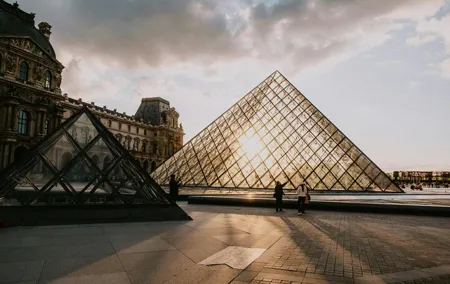 Louvre Museum in Italian Language Guided Tour