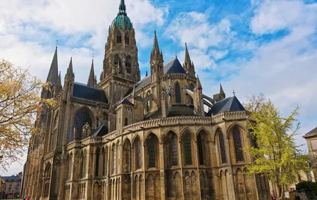 Private Transfer from Saint-Malo to Bayeux - Up to 7 People