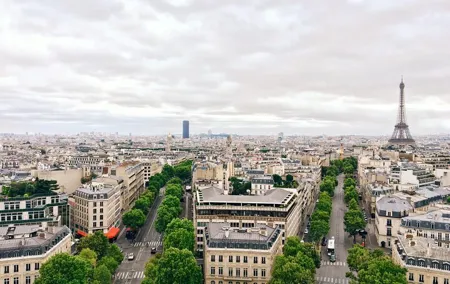 6 hours Paris city tour with Seine River Lunch cruise and Galeries Lafayette