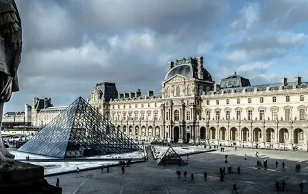 9 hours Sightseeing and Shopping Tour in Paris with Wine Tasting