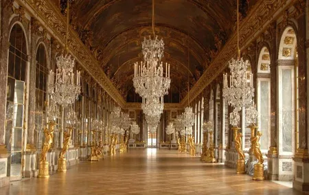 Visit of Versailles with guide-driver speaking Portuguese