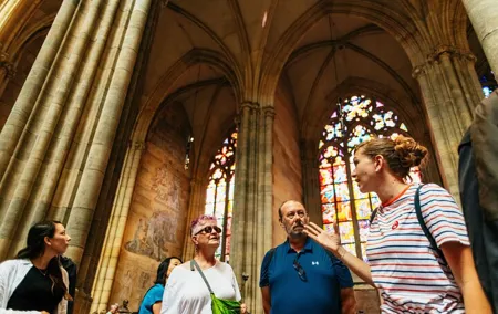 Prague Combo: Castle Guided Tour, Bus and Optional Boat