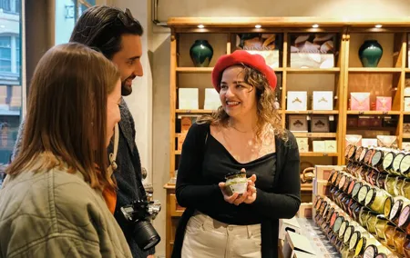 Intimate Montmartre Art & Gourmet Stroll – Private Experience