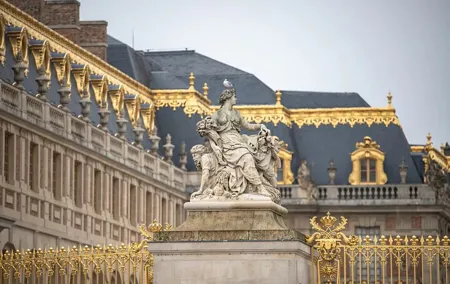 Paris Vintage Car Tour with Louvre & Versailles and CDG Transfers