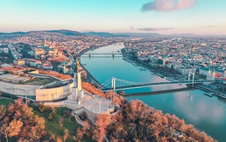 Private Car Transfer from Prague to Budapest with 2 Hour Stop