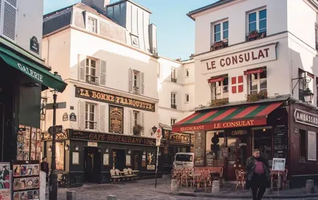 Paris Montmartre Decadent Food, Wine, Cheese and Pastries Tour