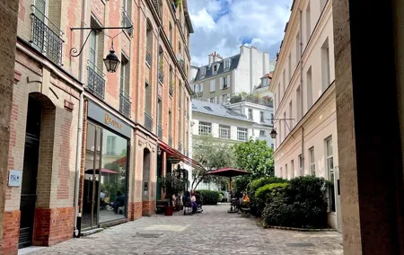 Saint Germain Walking Tour with Local Insights