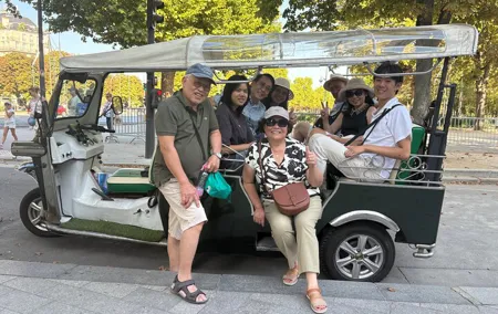 Paris 3-hour Private Sightseeing Tour in Electric Tuk Tuk