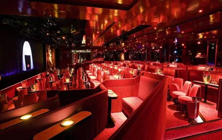 Private Cabaret Tour with Lunch Cruise and Airport Transfers