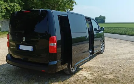 Private transfer from Charles de Gaulle Airport to Disneyland Paris