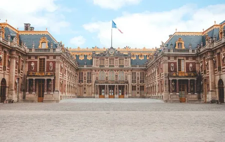 Private Tour in Versailles with wine tasting