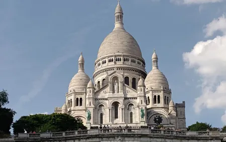 Paris Montmartre and other Holy Sites Guided Tour for Catholics