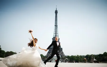 Romantic Eiffel Tower Couple Photoshoot
