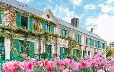Private Giverny Tour with Roundtrip Transfer from Paris or CDG