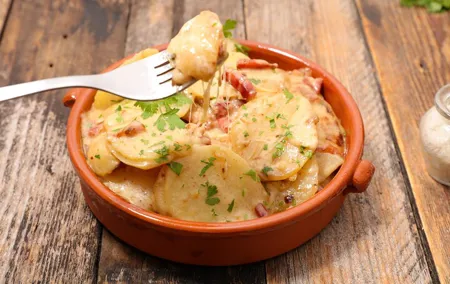 Traditional French Food and Paris Old Town Private Tour
