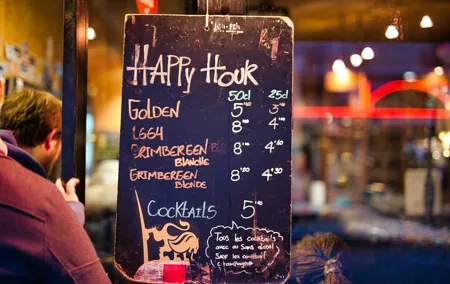 Private Tour of Parisian Nightlife (Sights, Food & Drinks) with a local