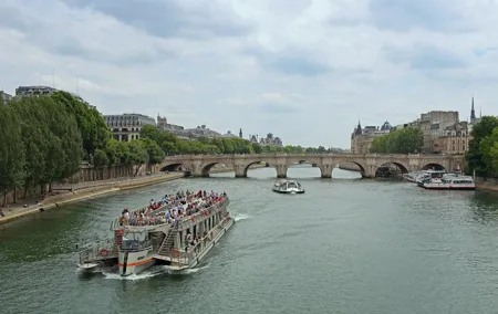 7 hours Paris City tour with Versailles, Saint Germain des pres and cruise