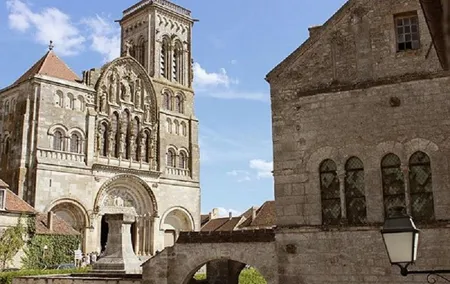 BURGUNDY: VEZELAY & FONTENAY ABBEY - Private day trip from Paris by Train