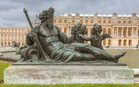 Regal Retreat Versailles & Marie Antoinette's Estate Day Trip
