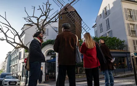Montmartre: Bites & Misfits - 2 Hours of Food, Art & Tragedy