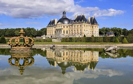 A royal day in Fontainebleau and Vaux le Viscount in Van VIP