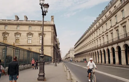 Paris by Vintage Car Day and Night Private Tour with hotel Pickup and drop