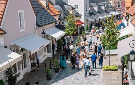 Private Tour in Le Marais district and Vallée Village