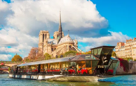 3-hour Paris short walk ,Seine Cruise with CDG Airport Pick up