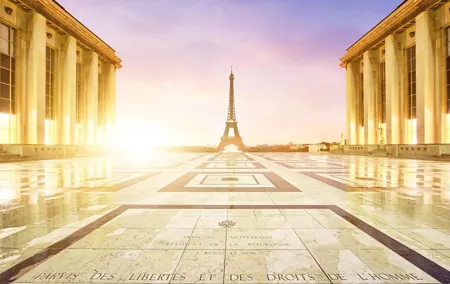 Photo-stop Selfie Tour of Paris by Minivan for up to 8 people