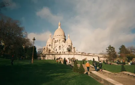 Full-Day Montmartre Tour with Seine River Cruise and shopping