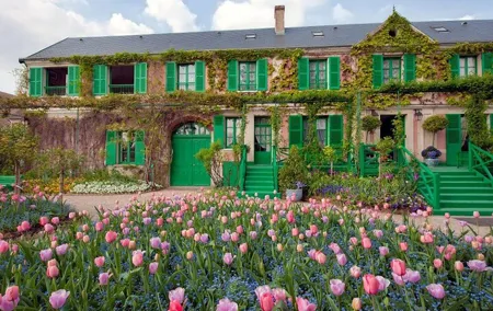 8 - Hour Full Day Tour in Giverny and Paris