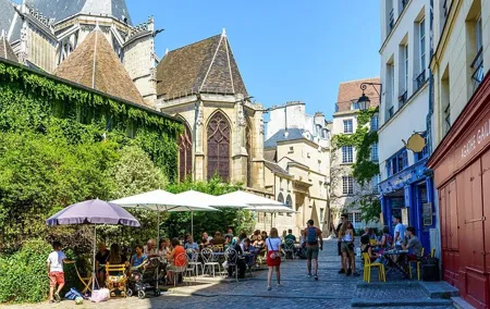 Full-Day to Le Marais with la Vallée Village Shopping Tour